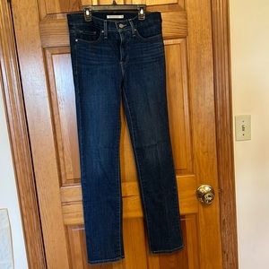 NWOT Levi’s 314. Shaping Straight. 28 x 32.